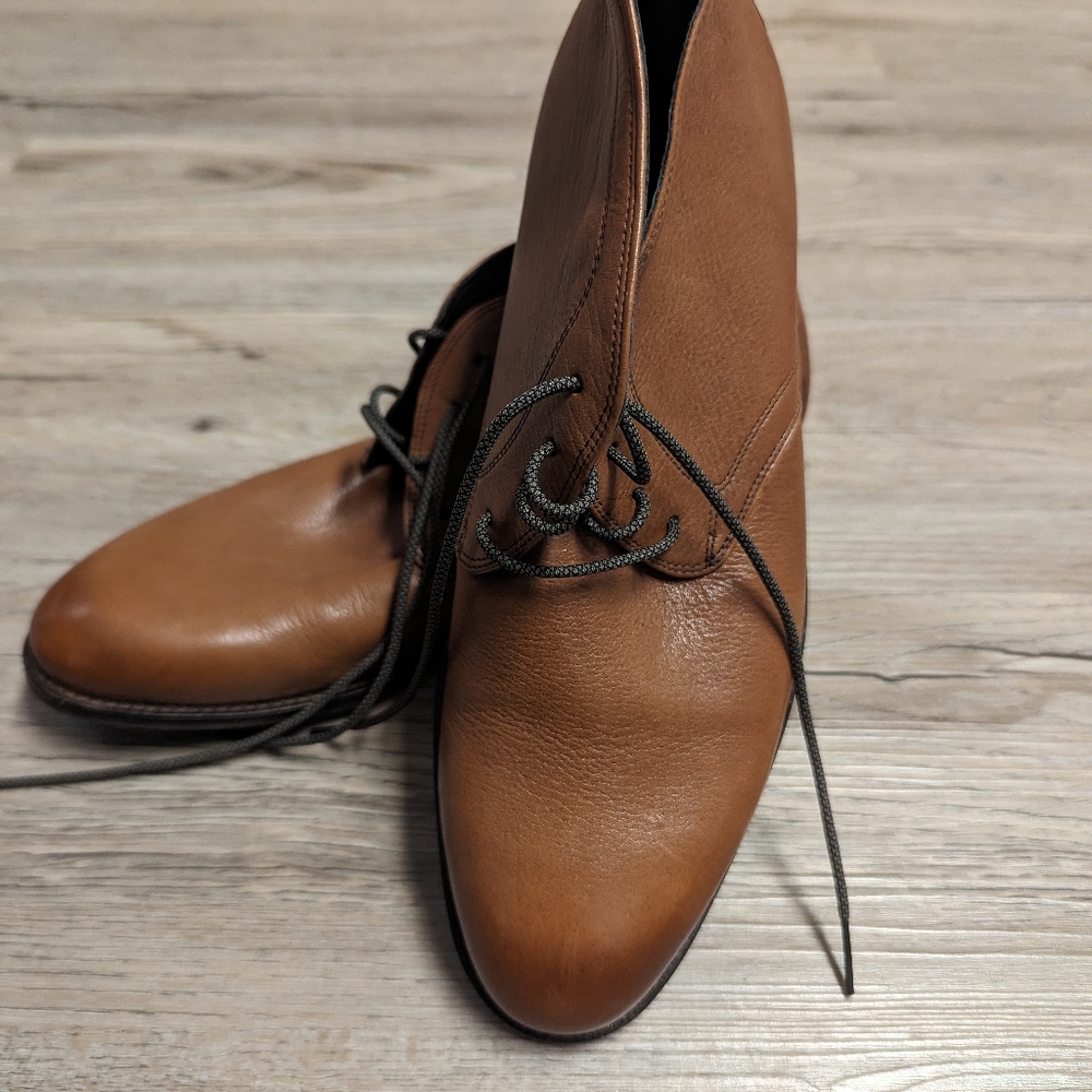 New without box, men's Cole Haan leather dress chukkas size 7.5